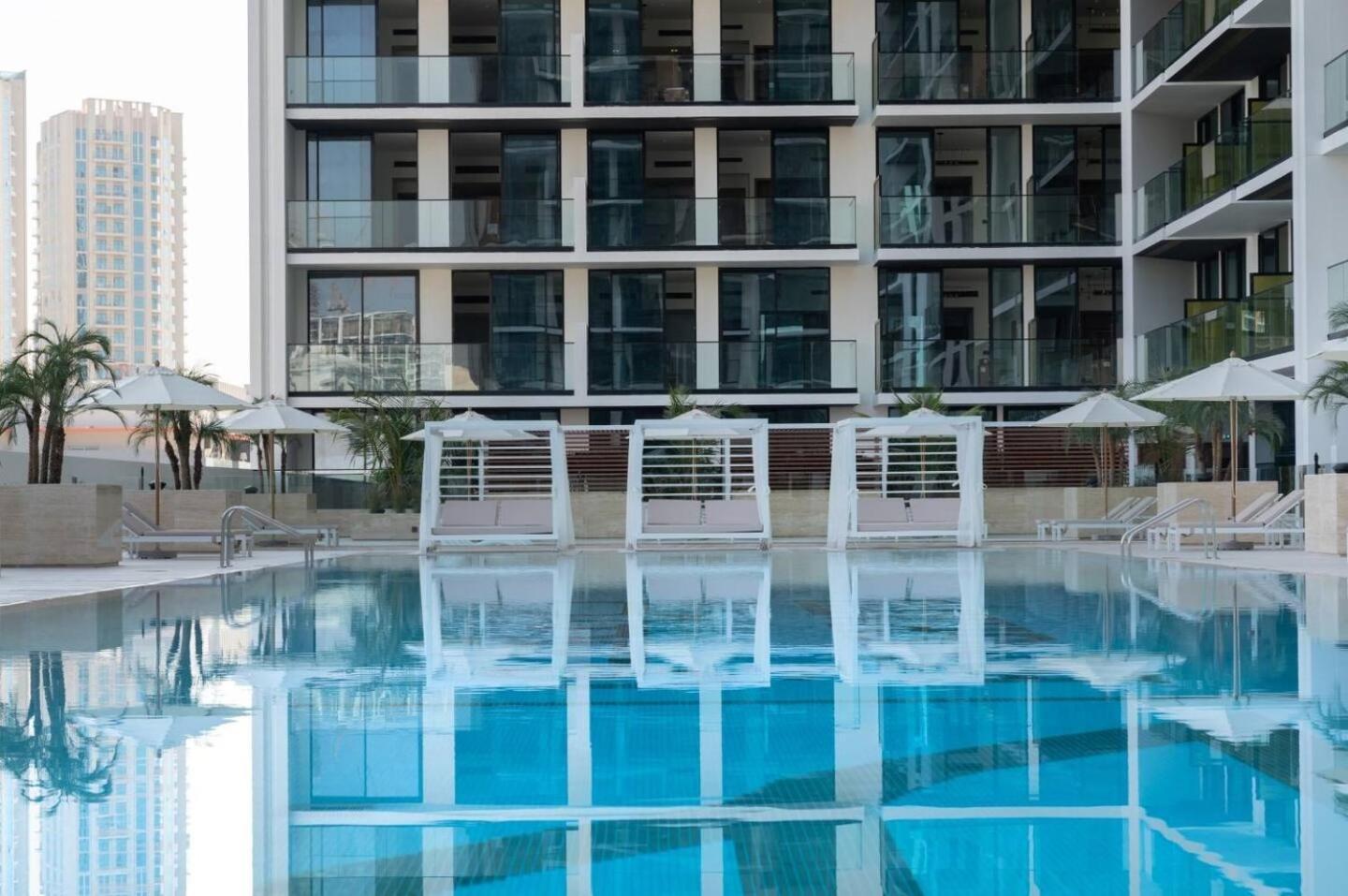 Modern 1-bedroom Haven With Soothing Interiors * Dubai