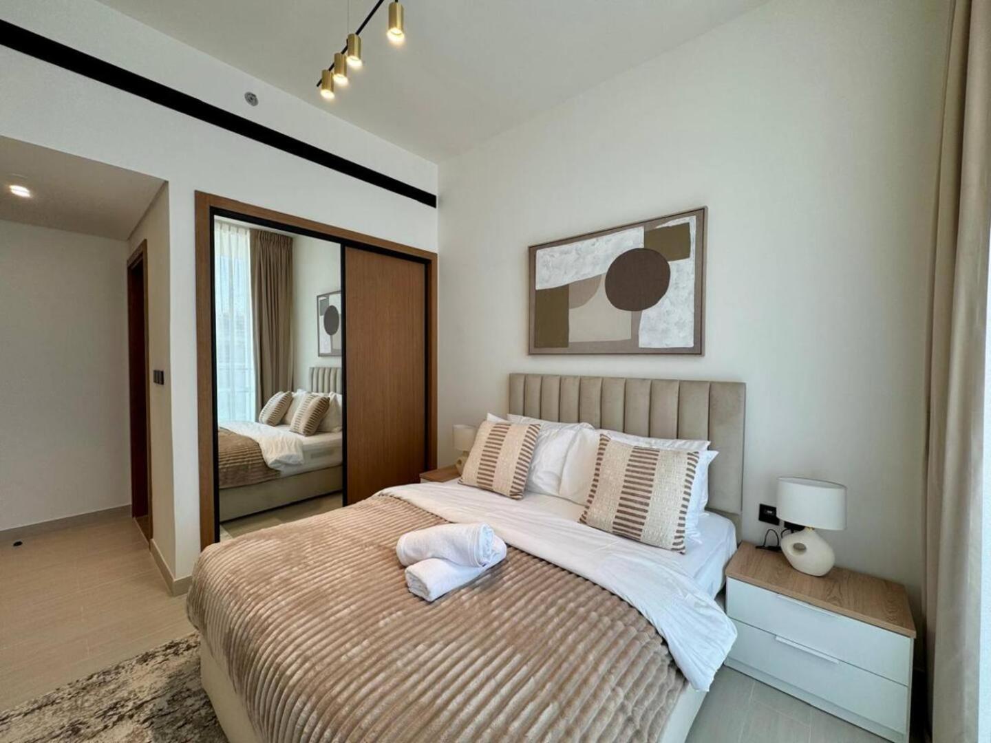 Modern 1-bedroom Haven With Soothing Interiors * Dubai