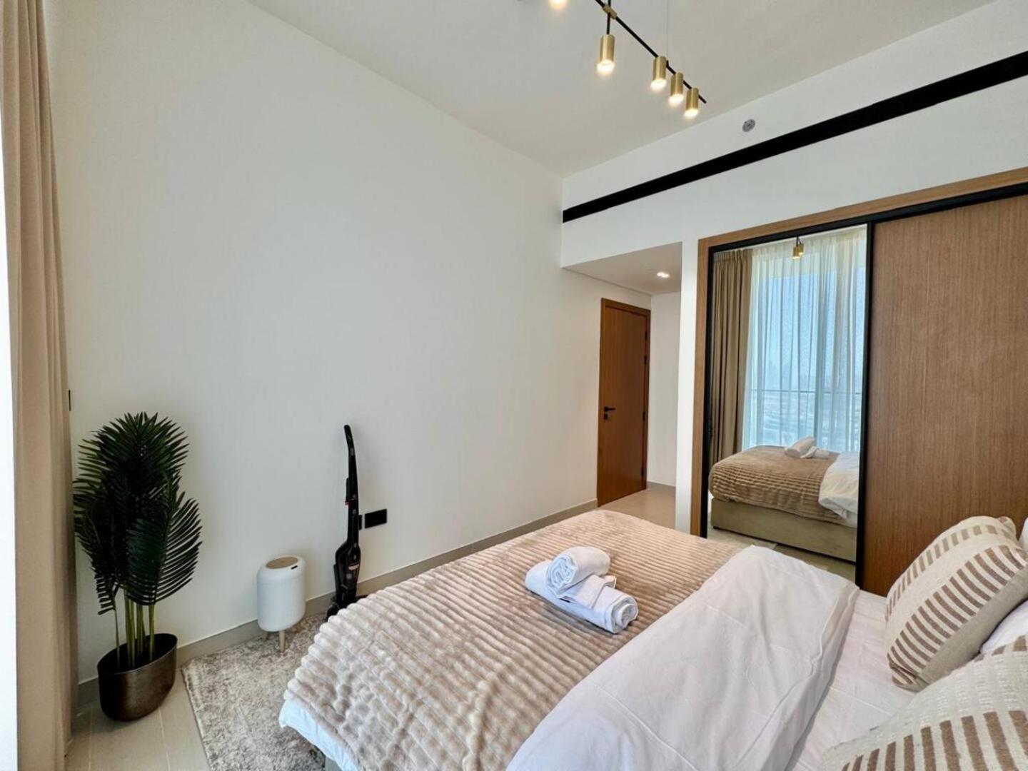 Apartment Modern 1-bedroom Haven With Soothing Interiors