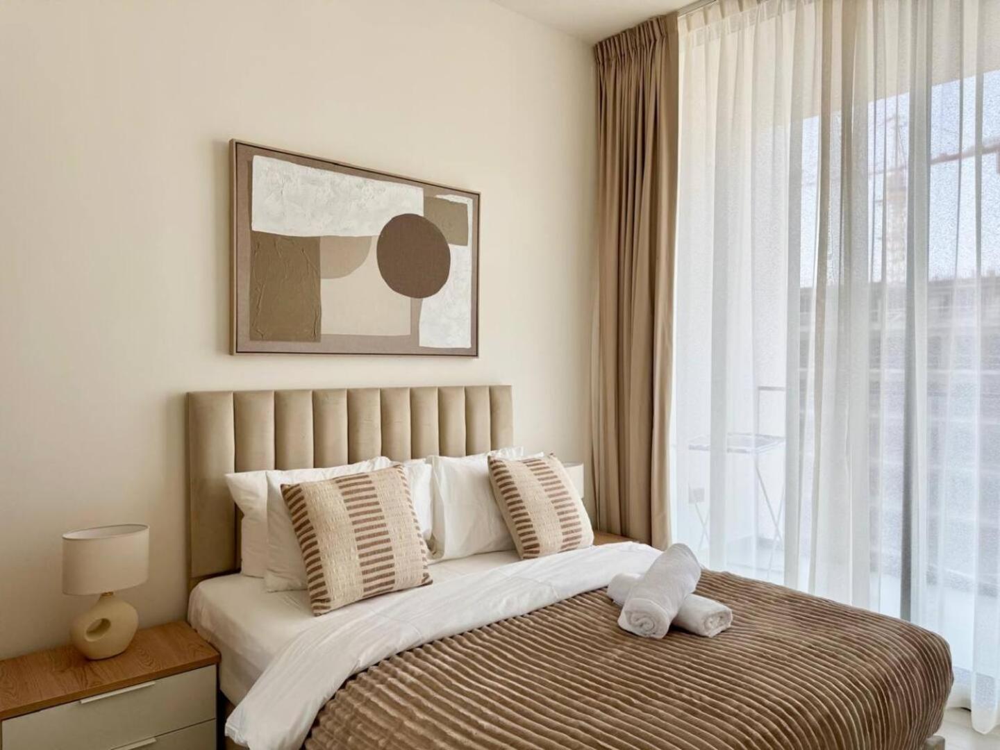 Apartment Modern 1-bedroom Haven With Soothing Interiors